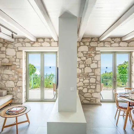 Maria Vasilikos Villa Xirokástellon